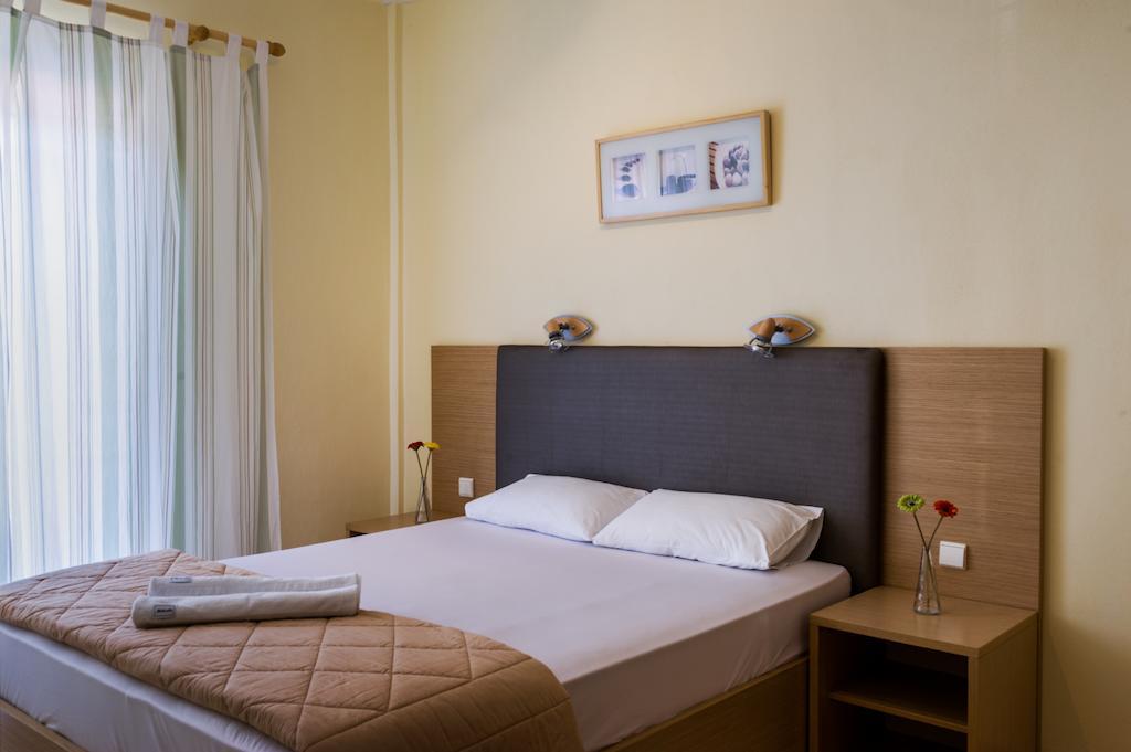Nepheli Apartments And Studios Paralía الغرفة الصورة